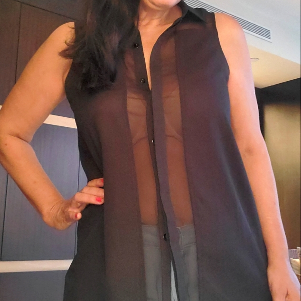 DOE & RAE BLACK SHEER INSERT BLOUSE, NWT, SIZE MEDIUM